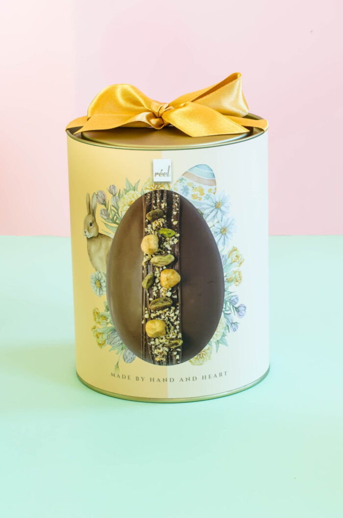 COKOLADNO JAJE SA LESNICIMA I PISTACIMA - Slika 1