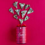 MESAVINA BELE I MLECNE COKOLADE SA KARAMELOM 140G REEL